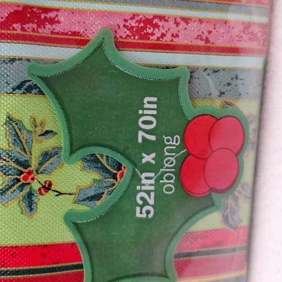 Vinyl holiday mistletoe tablecloth oblong shape 52in x 70in new in package - Picture 4 of 8